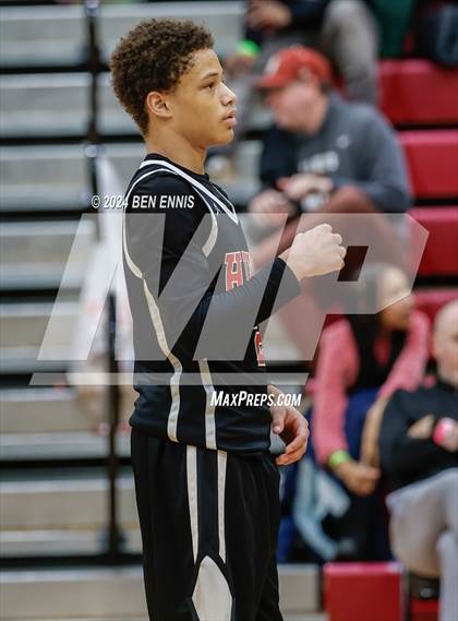 Thumbnail 3 in Newton vs. Holy Innocents Episcopal (Hard in the Paint) photogallery.