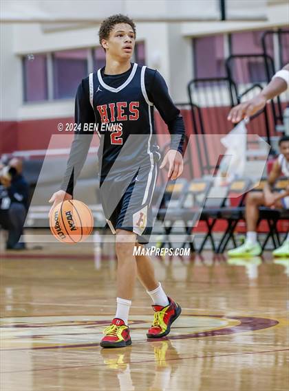 Thumbnail 2 in Newton vs. Holy Innocents Episcopal (Hard in the Paint) photogallery.