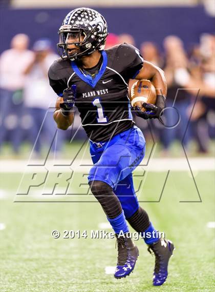 Thumbnail 3 in Plano West vs. Trinity photogallery.