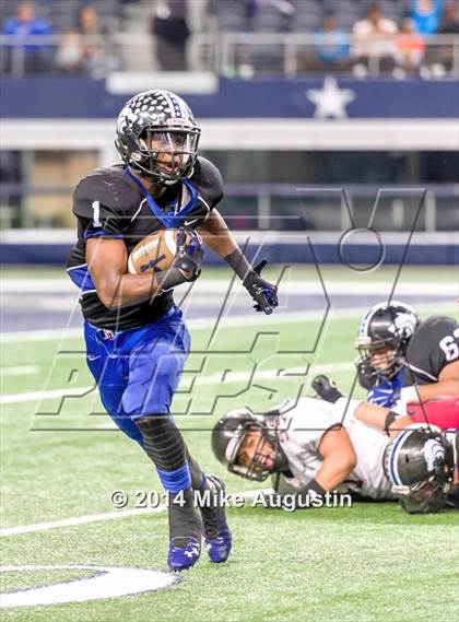 Thumbnail 2 in Plano West vs. Trinity photogallery.