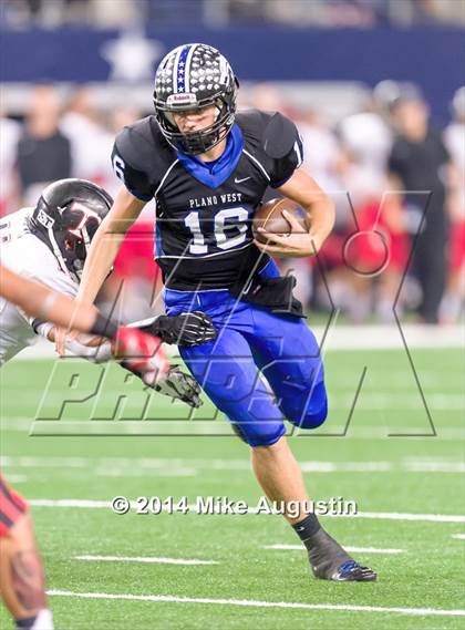 Thumbnail 2 in Plano West vs. Trinity photogallery.