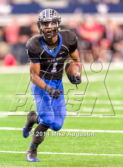 Thumbnail 2 in Plano West vs. Trinity photogallery.