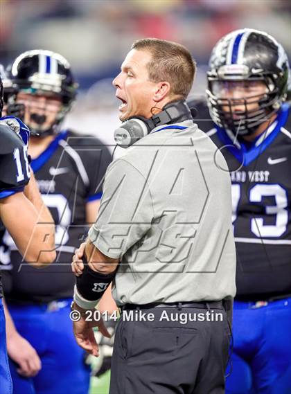 Thumbnail 2 in Plano West vs. Trinity photogallery.