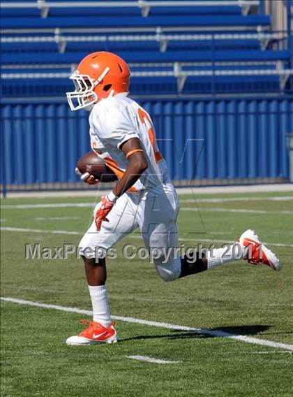 Thumbnail 2 in FR: Servite vs Bishop Gorman photogallery.
