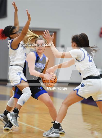 Thumbnail 1 in Conway vs. Rogers (AAA 6A Second Round Playoff) photogallery.