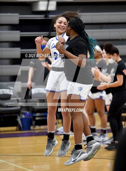 Thumbnail 2 in Conway vs. Rogers (AAA 6A Second Round Playoff) photogallery.