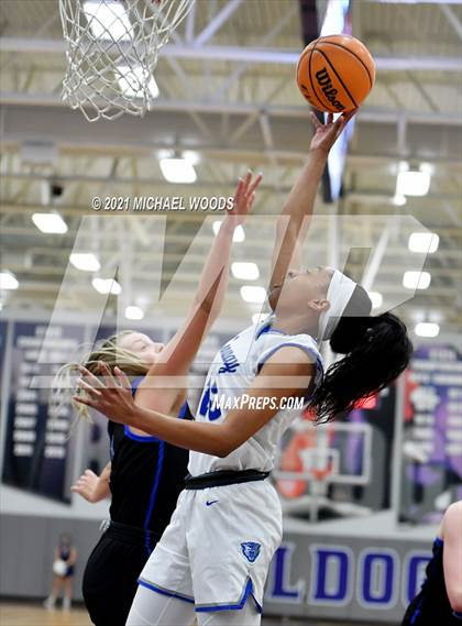 Thumbnail 1 in Conway vs. Rogers (AAA 6A Second Round Playoff) photogallery.
