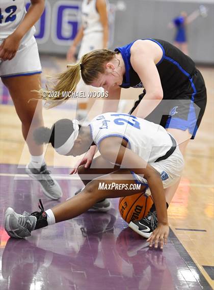 Thumbnail 1 in Conway vs. Rogers (AAA 6A Second Round Playoff) photogallery.