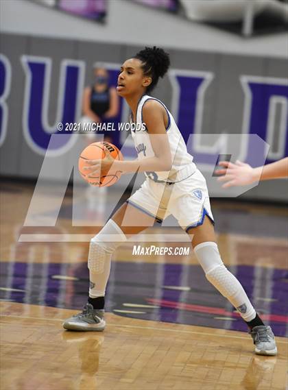 Thumbnail 2 in Conway vs. Rogers (AAA 6A Second Round Playoff) photogallery.