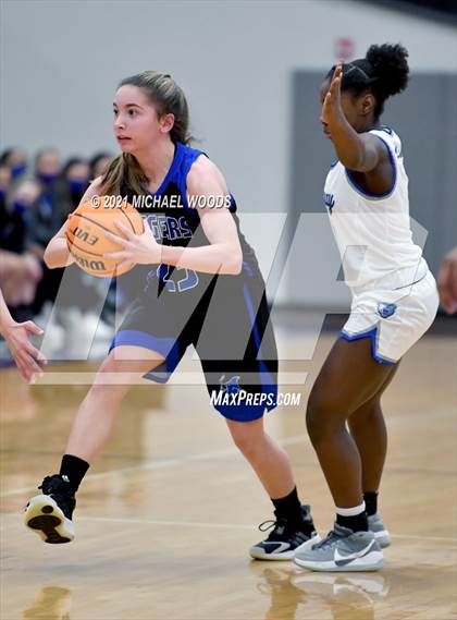Thumbnail 1 in Conway vs. Rogers (AAA 6A Second Round Playoff) photogallery.