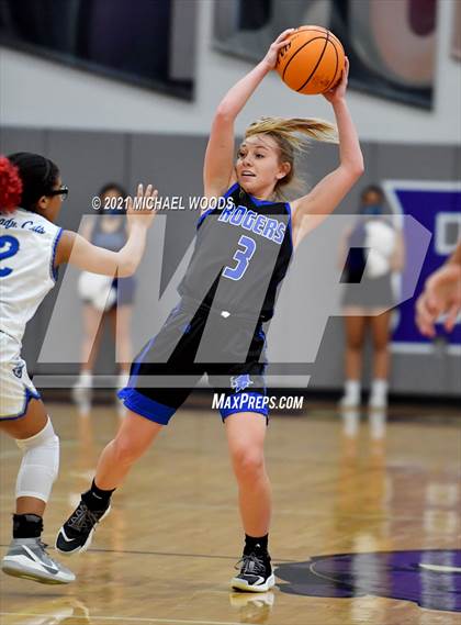Thumbnail 1 in Conway vs. Rogers (AAA 6A Second Round Playoff) photogallery.