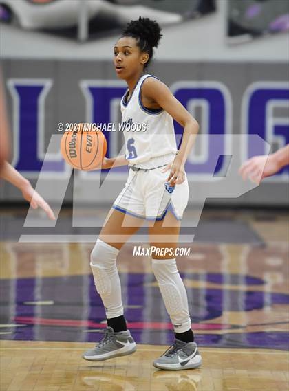 Thumbnail 1 in Conway vs. Rogers (AAA 6A Second Round Playoff) photogallery.