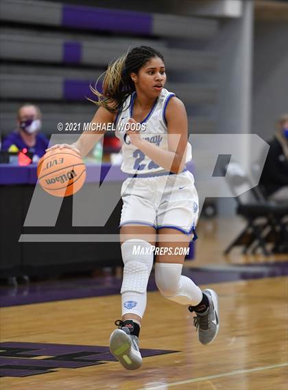 Thumbnail 3 in Conway vs. Rogers (AAA 6A Second Round Playoff) photogallery.