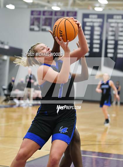 Thumbnail 3 in Conway vs. Rogers (AAA 6A Second Round Playoff) photogallery.