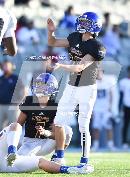Thumbnail 3 in Lafayette Christian Academy vs. St. Charles Catholic (LHSAA 2A Final) photogallery.