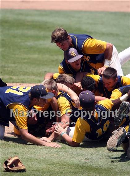 Thumbnail 3 in A&M Consolidated vs. Cypress Ranch (UIL 5A Final) photogallery.