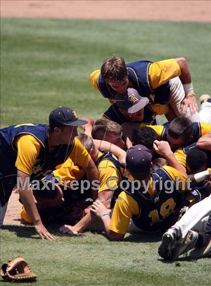 Thumbnail 2 in A&M Consolidated vs. Cypress Ranch (UIL 5A Final) photogallery.