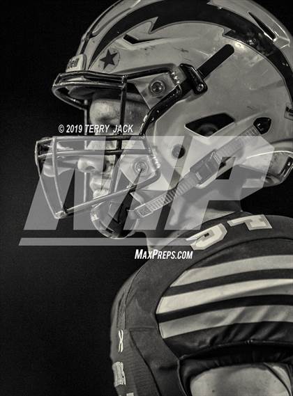 Thumbnail 2 in Fountain Valley vs. Edison photogallery.