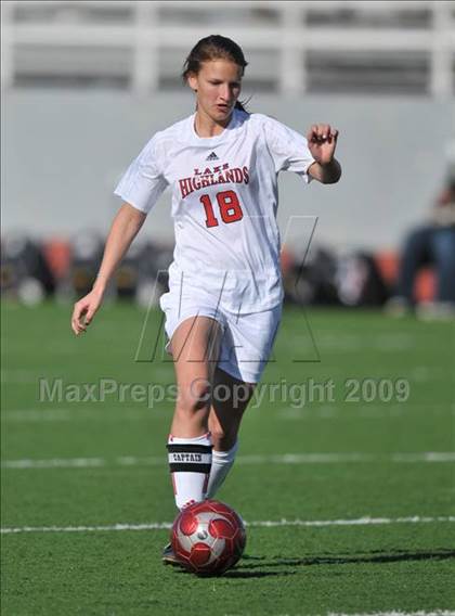Thumbnail 1 in Lake Highlands vs. Garland (Class 5A Region II quarterfinals) photogallery.