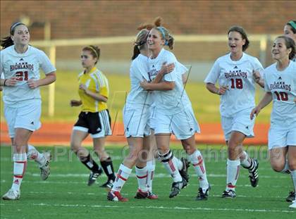 Thumbnail 3 in Lake Highlands vs. Garland (Class 5A Region II quarterfinals) photogallery.