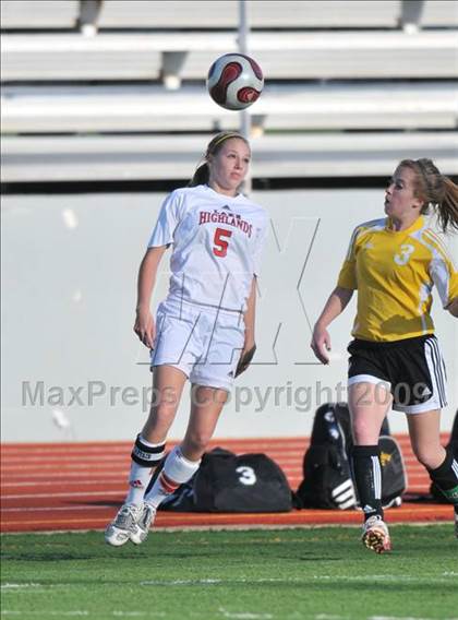 Thumbnail 1 in Lake Highlands vs. Garland (Class 5A Region II quarterfinals) photogallery.
