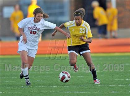 Thumbnail 3 in Lake Highlands vs. Garland (Class 5A Region II quarterfinals) photogallery.