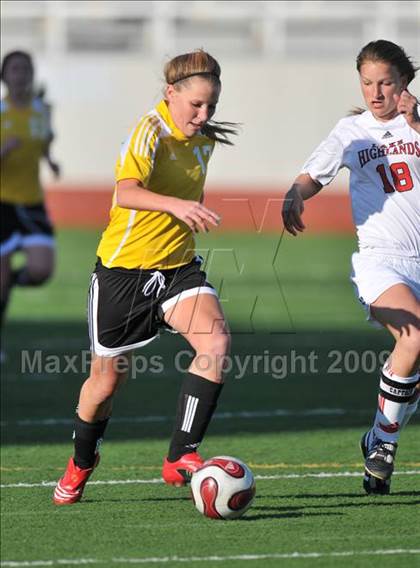 Thumbnail 2 in Lake Highlands vs. Garland (Class 5A Region II quarterfinals) photogallery.