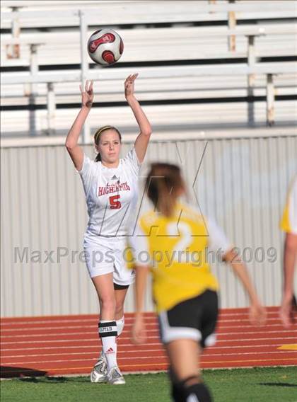 Thumbnail 2 in Lake Highlands vs. Garland (Class 5A Region II quarterfinals) photogallery.
