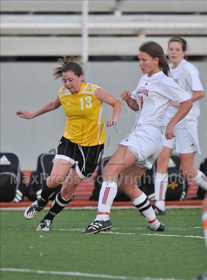 Thumbnail 3 in Lake Highlands vs. Garland (Class 5A Region II quarterfinals) photogallery.