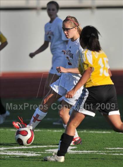 Thumbnail 2 in Lake Highlands vs. Garland (Class 5A Region II quarterfinals) photogallery.