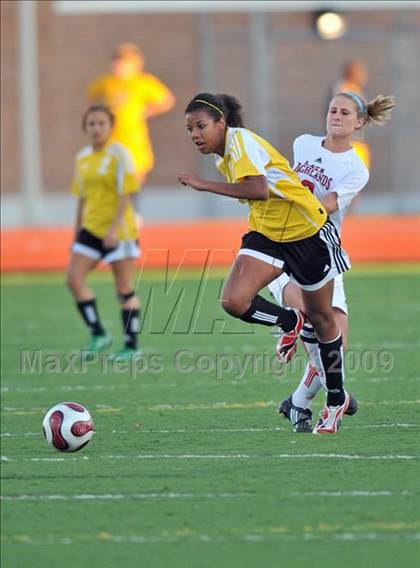 Thumbnail 3 in Lake Highlands vs. Garland (Class 5A Region II quarterfinals) photogallery.