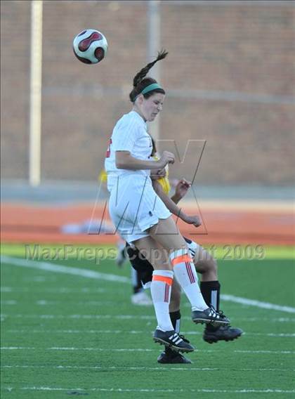 Thumbnail 2 in Lake Highlands vs. Garland (Class 5A Region II quarterfinals) photogallery.