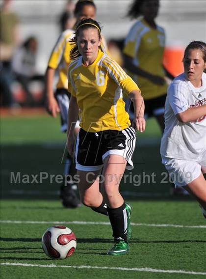 Thumbnail 1 in Lake Highlands vs. Garland (Class 5A Region II quarterfinals) photogallery.