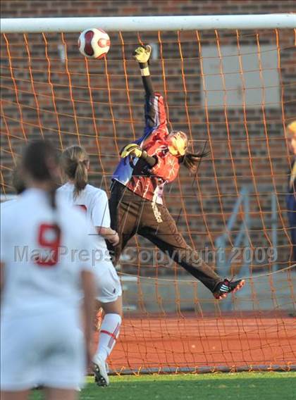 Thumbnail 1 in Lake Highlands vs. Garland (Class 5A Region II quarterfinals) photogallery.