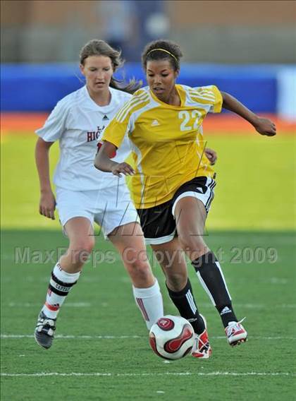 Thumbnail 2 in Lake Highlands vs. Garland (Class 5A Region II quarterfinals) photogallery.