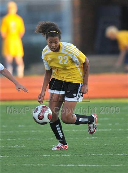 Thumbnail 1 in Lake Highlands vs. Garland (Class 5A Region II quarterfinals) photogallery.