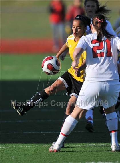 Thumbnail 1 in Lake Highlands vs. Garland (Class 5A Region II quarterfinals) photogallery.