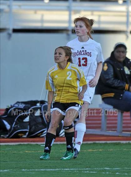 Thumbnail 1 in Lake Highlands vs. Garland (Class 5A Region II quarterfinals) photogallery.