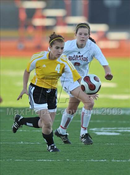 Thumbnail 2 in Lake Highlands vs. Garland (Class 5A Region II quarterfinals) photogallery.