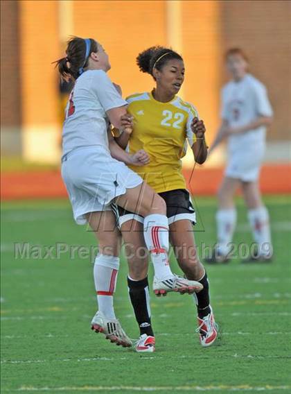 Thumbnail 2 in Lake Highlands vs. Garland (Class 5A Region II quarterfinals) photogallery.