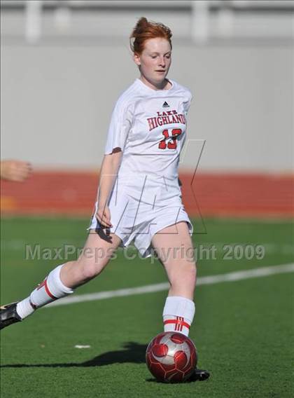 Thumbnail 2 in Lake Highlands vs. Garland (Class 5A Region II quarterfinals) photogallery.