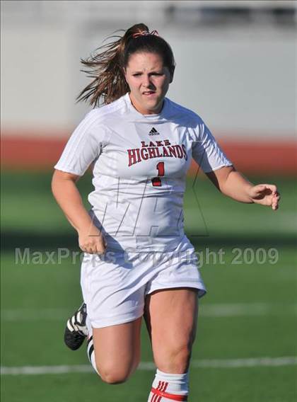 Thumbnail 2 in Lake Highlands vs. Garland (Class 5A Region II quarterfinals) photogallery.