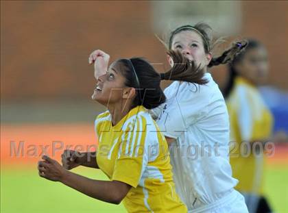 Thumbnail 1 in Lake Highlands vs. Garland (Class 5A Region II quarterfinals) photogallery.