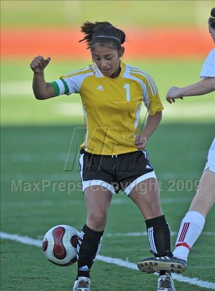 Thumbnail 3 in Lake Highlands vs. Garland (Class 5A Region II quarterfinals) photogallery.