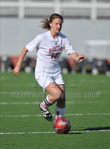 Thumbnail 1 in Lake Highlands vs. Garland (Class 5A Region II quarterfinals) photogallery.