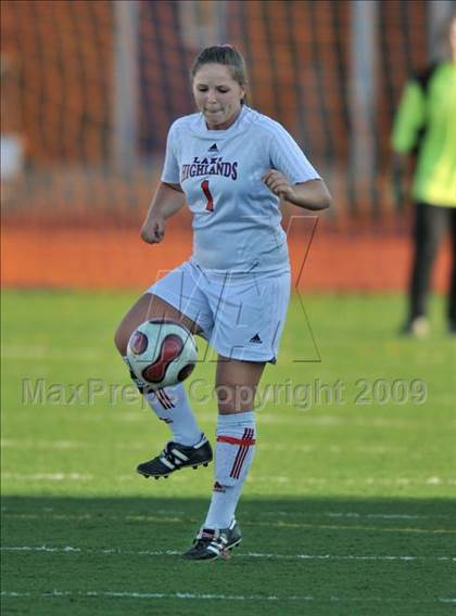 Thumbnail 3 in Lake Highlands vs. Garland (Class 5A Region II quarterfinals) photogallery.