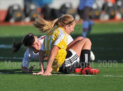 Thumbnail 2 in Lake Highlands vs. Garland (Class 5A Region II quarterfinals) photogallery.