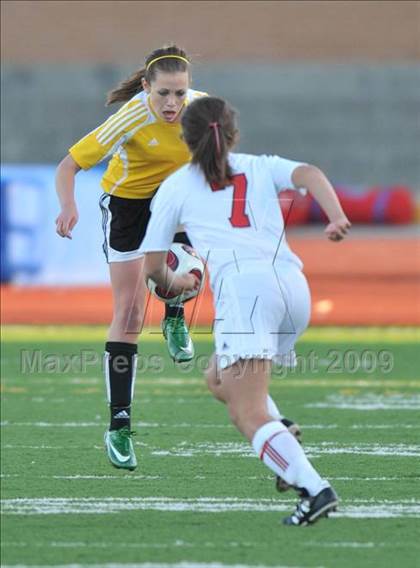Thumbnail 1 in Lake Highlands vs. Garland (Class 5A Region II quarterfinals) photogallery.