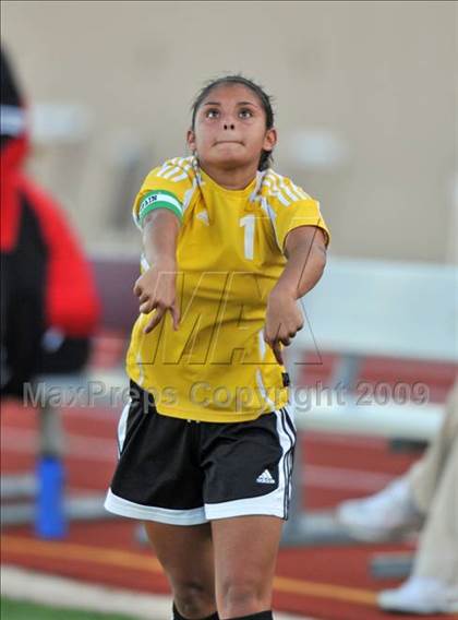Thumbnail 1 in Lake Highlands vs. Garland (Class 5A Region II quarterfinals) photogallery.