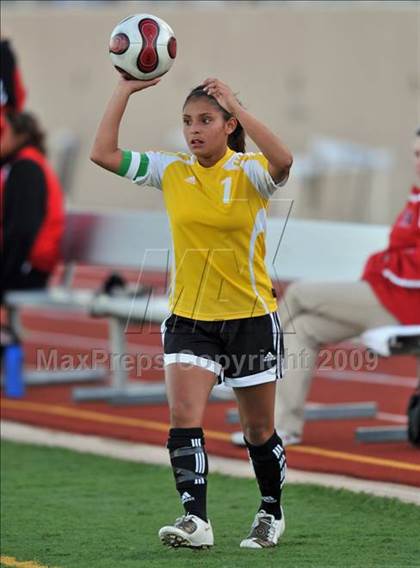 Thumbnail 2 in Lake Highlands vs. Garland (Class 5A Region II quarterfinals) photogallery.